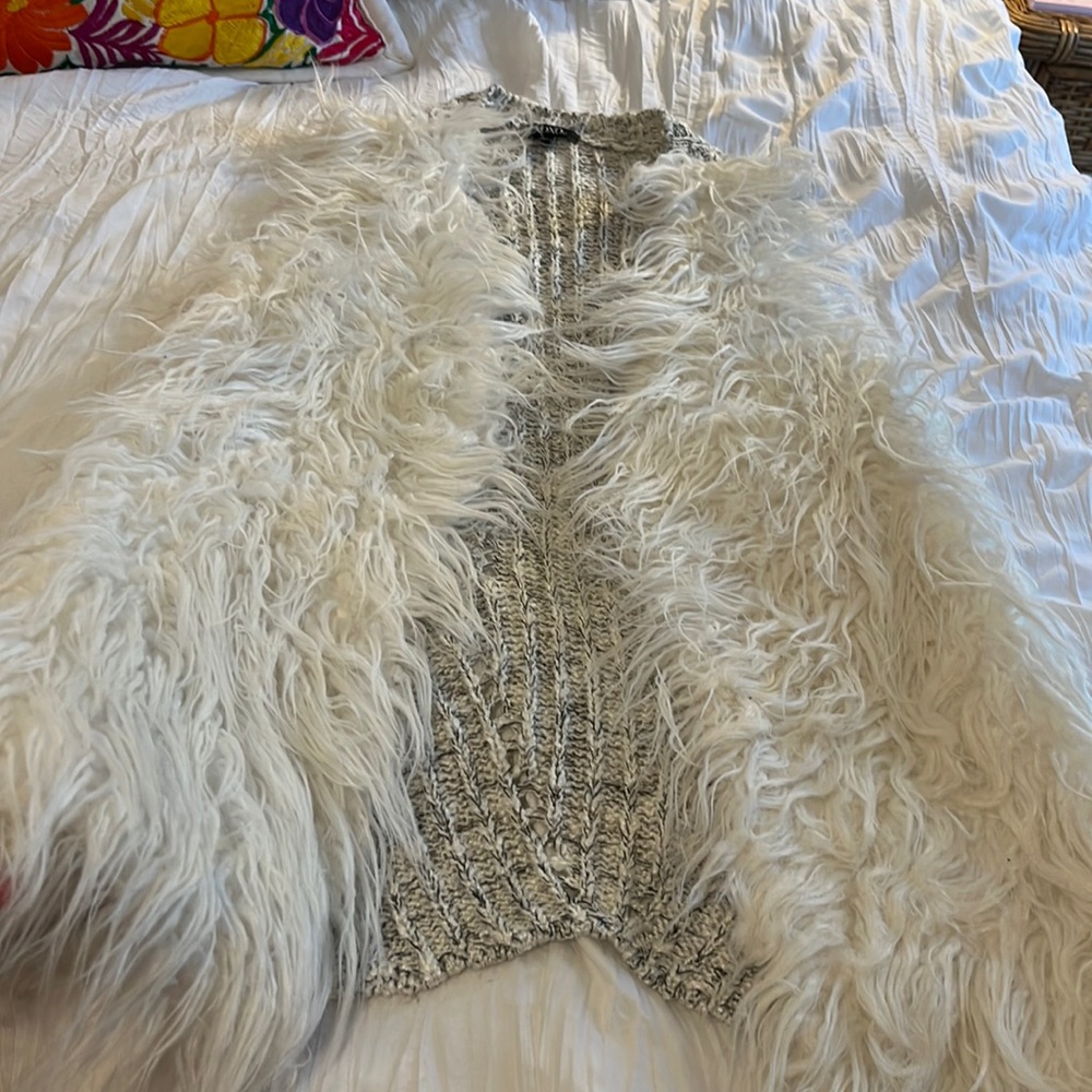 WHITE FAUX FUR VEST - Xoxo XS
